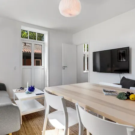 In With Wifi And 2 Bedrooms Apartment *